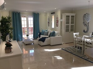 Tv, spillekonsol, Netflix, bøger