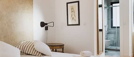 2 Schlafzimmer, Zimmersafe, Schreibtisch, Bügeleisen/Bügelbrett