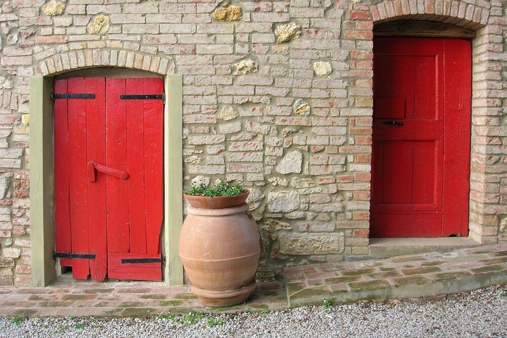 Le Capanne: organic farm tucked away in the Tuscan hills-apt. Andreina