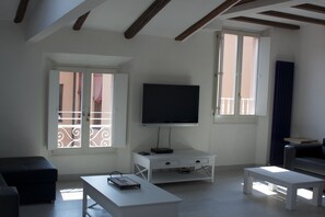 TV - And airy apartment in the historic center -Wi Fi- Air Conditioning (Bologna)