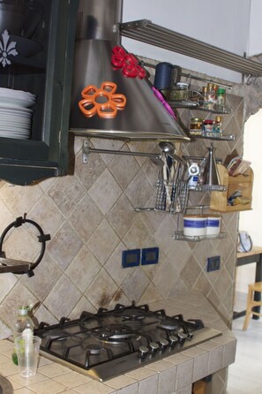 Fridge, microwave, oven, stovetop - And airy apartment in the historic center -Wi Fi- Air Conditioning (Bologna)