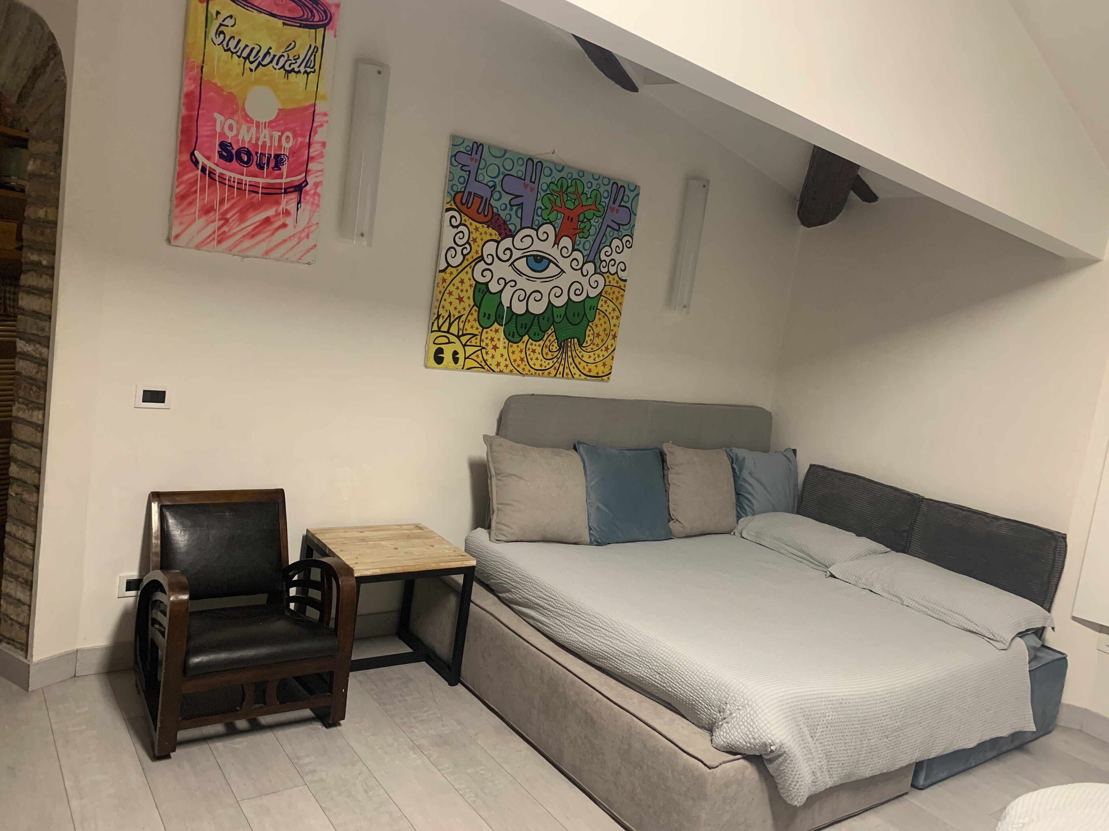 2 chambres, coffres-forts dans les chambres, bureau