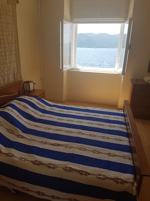 4 slaapkamers, een bureau, een strijkplank/strijkijzer, gratis wifi