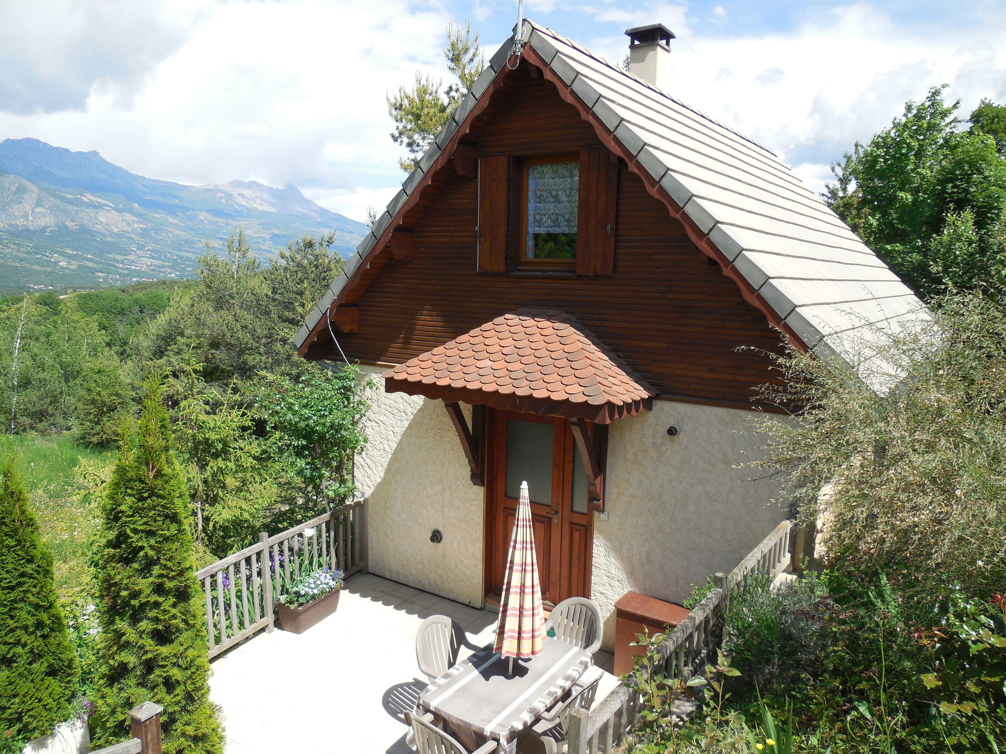 Independent chalet in the mountains
