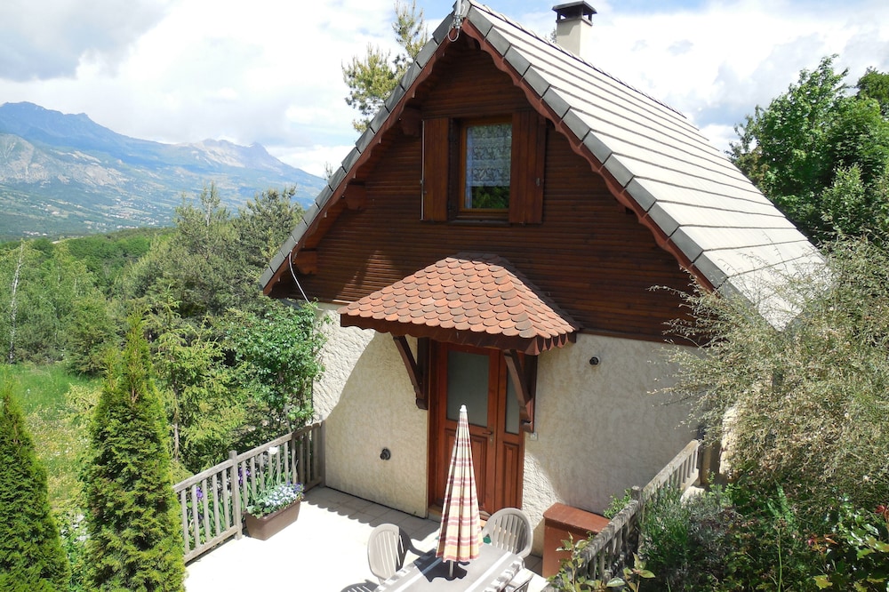 Independent chalet in the mountains