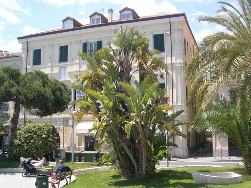 Mukava keskeinen asunto, rantakadulle päin.