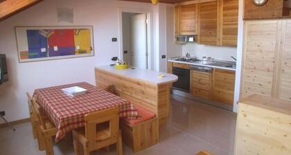 Lovely one-bedroom apartment very central, facing waterfront promenade 5 minutes beaches