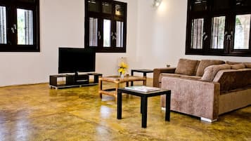 智能电视、DVD 播放器、乒乓球