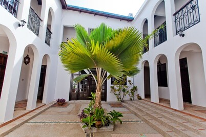 Villa Teranga Boutique villa Ghana with gardens and swimming pool 