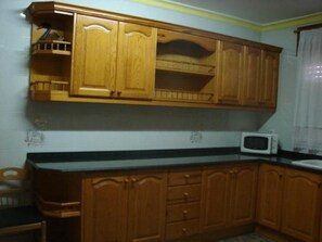 Microondas, horno, parrilla de estufa y lavavajillas 