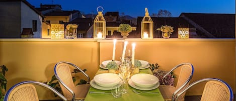 屋外ダイニングエリア