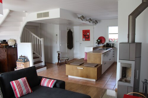 Charming Beach Home - Mountain, Golf & Family orientated