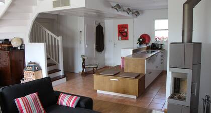Charming Beach Home - Mountain, Golf & Family orientated