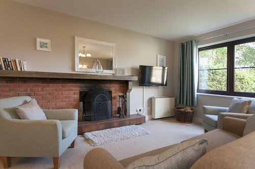 Burnham A -  a self catering cottage that sleeps 3 guests  in 1 bedroom
