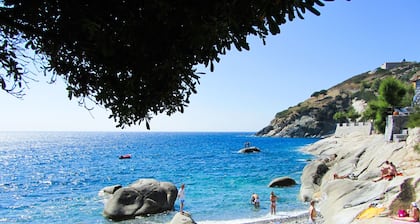 SĂŒĂes Kleines Haus im Herzen von Pomonte, wenige Gehminuten zum Meer