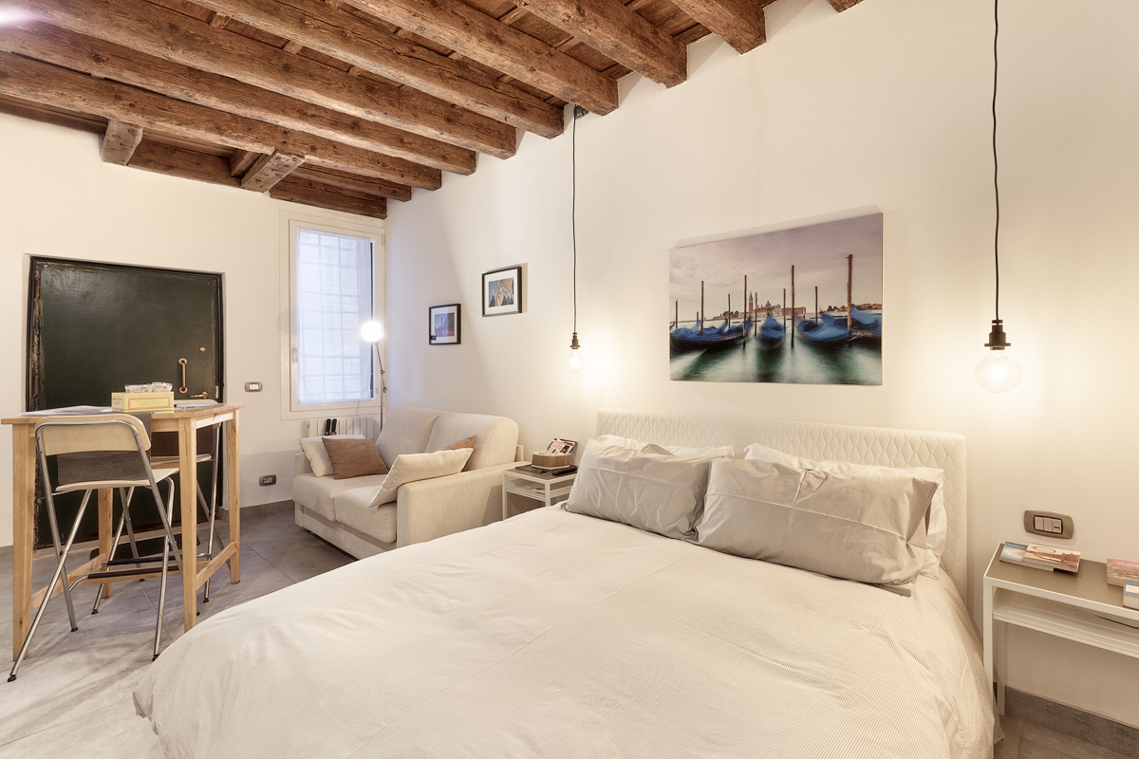 Studio flat in the heart of the old city 