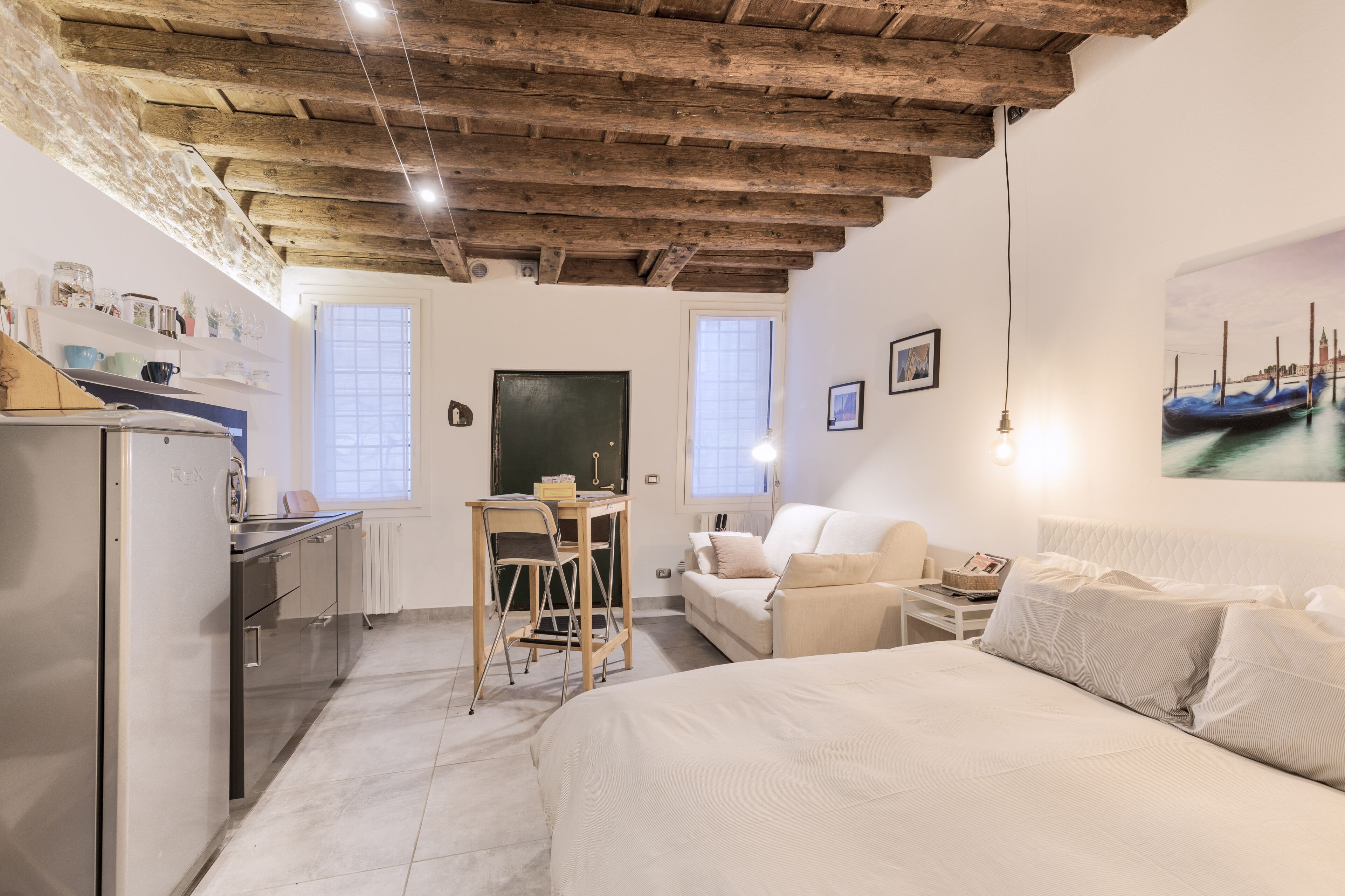 Studio flat in the heart of the old city 