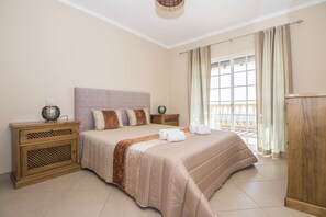 3 bedrooms, in-room safe, iron/ironing board, free WiFi