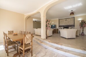 Interior - Villa Florencio | 4 Bedrooms | Panoramic Views | Estói (Estoi)