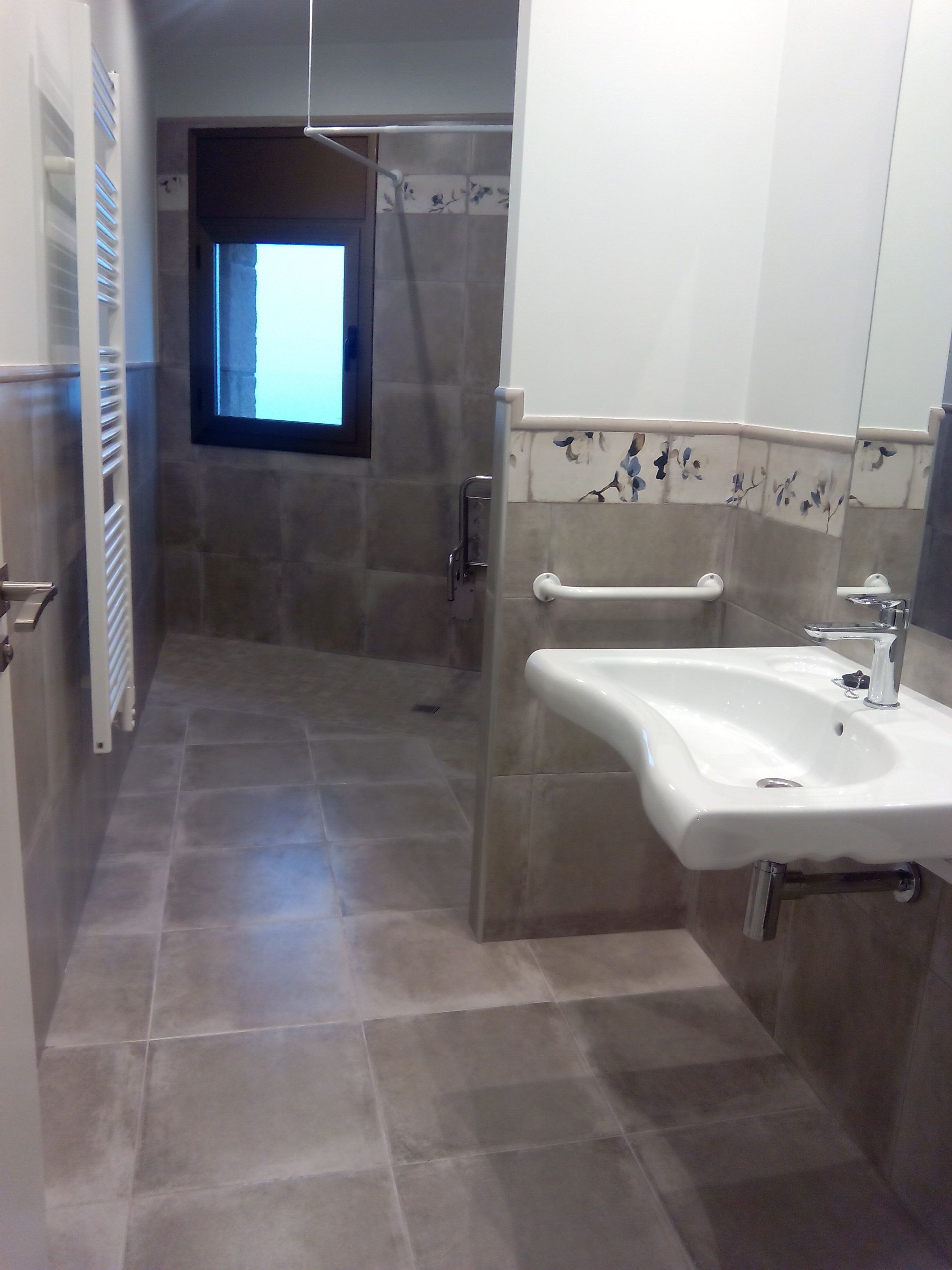 Dusche, Handtücher, Toilettenpapier