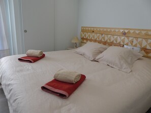 2 bedrooms, WiFi, bed sheets, wheelchair access