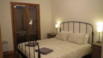 2 chambres, fer et planche Ă repasser, Wi-Fi gratuit, draps fournis