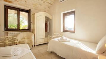 2 bedrooms, in-room safe, iron/ironing board, free WiFi