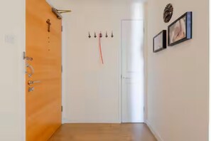 Interior - Beautiful 2-bedroom apartment, close to Portobello Market (London)