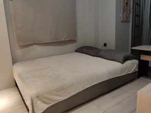 1 slaapkamer, een kluis op de kamer, een strijkplank/strijkijzer