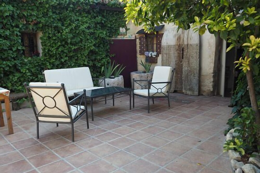 Self catering Lindos Huespedes for 8 people