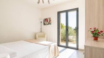 6 bedrooms, WiFi, bed sheets