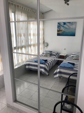 3 bedrooms, iron/ironing board, cots/infant beds, WiFi - Luxury 3 bed apartment, on sea front, sleeps 6 . (Torrox-Costa (Malaga))