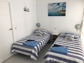 3 bedrooms, iron/ironing board, cots/infant beds, WiFi - Luxury 3 bed apartment, on sea front, sleeps 6 . (Torrox-Costa (Malaga))