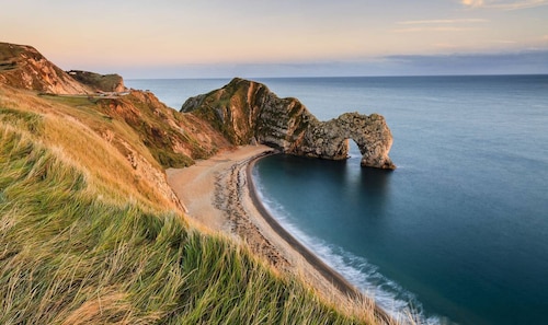 Luxury, modern, contemporary 2 bed apartment mins from town centre, golf & beach