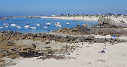 MAISON BORD DE MER, 50 mĂštres de la plage, SPA, jardin clos