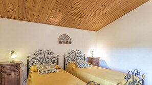 5 dormitoris, planxa i posts de planxar i wifi 