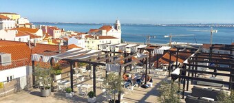 Sol III- Center of old Lisbon Tajus View /Air conditioning