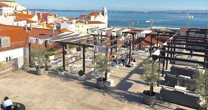 Sol III- Center of old Lisbon Tajus View /Air conditioning