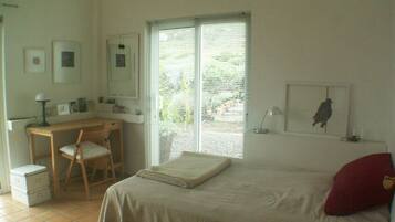 2 bedrooms, iron/ironing board, Internet, bed sheets