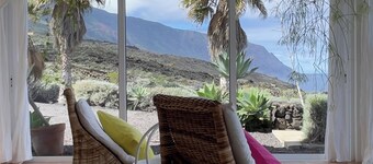 Modern house in exclusive coastal location with breathtaking  ocean views