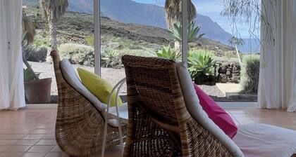 Modern house in exclusive coastal location with breathtaking ocean views