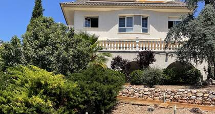 House in Vallirana (17 Km from Barcelona) with stunning mountain views