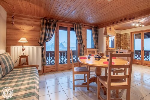 APPARTEMENT 3*, VUE PANORAMIQUE SUR LA VALLÉE VERTE, au calme, déco montagnarde