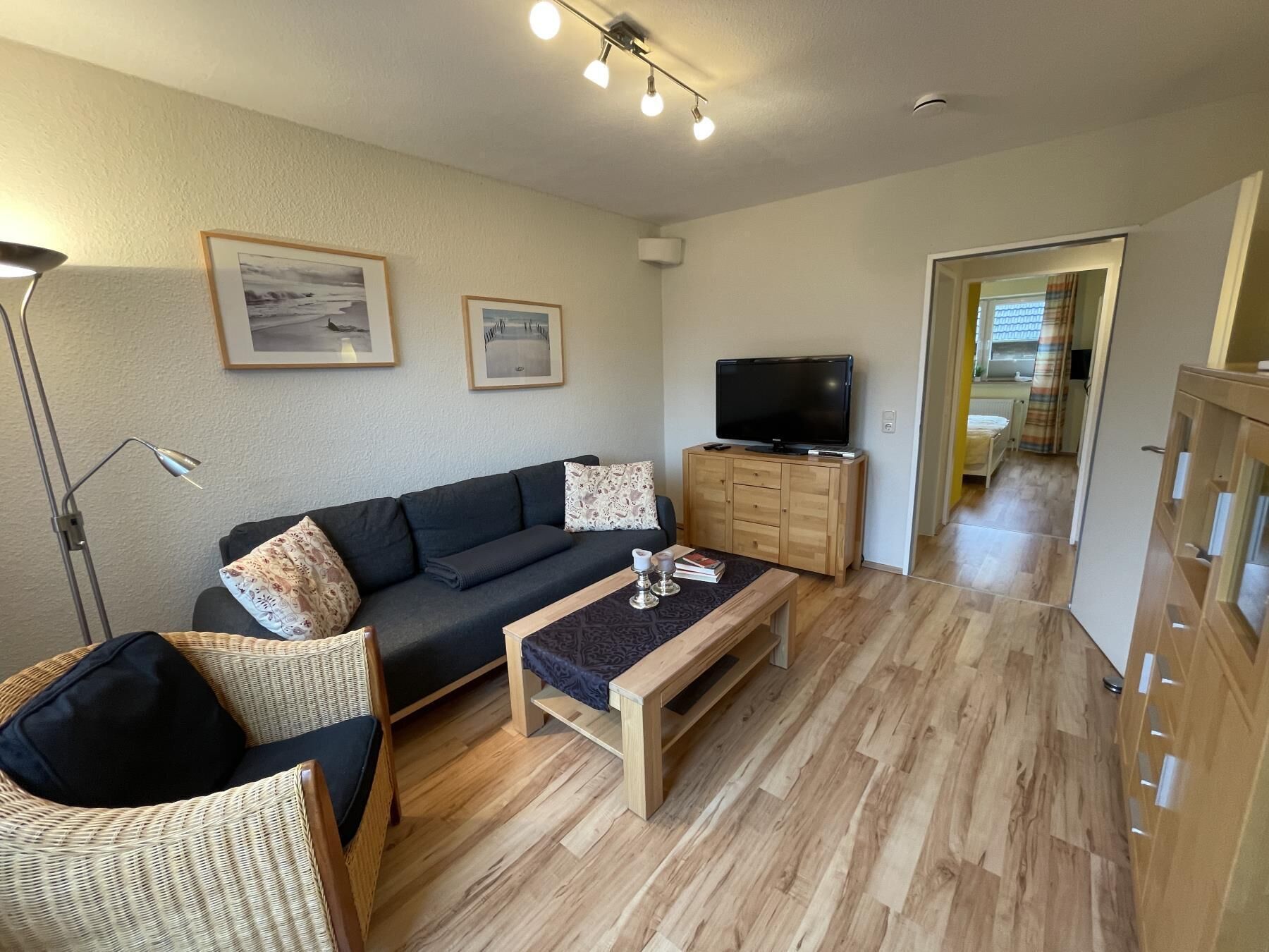 Televisión, reproductor de DVD, estéreo