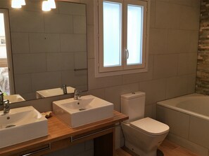 Combined shower/tub, soap, toilet paper