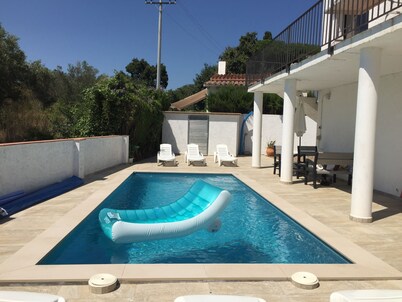 Spacious holiday home with private pool, internet, air conditioning