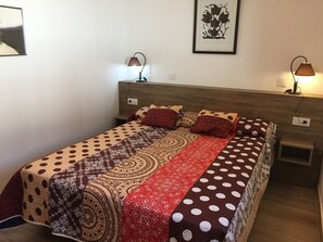 5 bedrooms, iron/ironing board, free WiFi