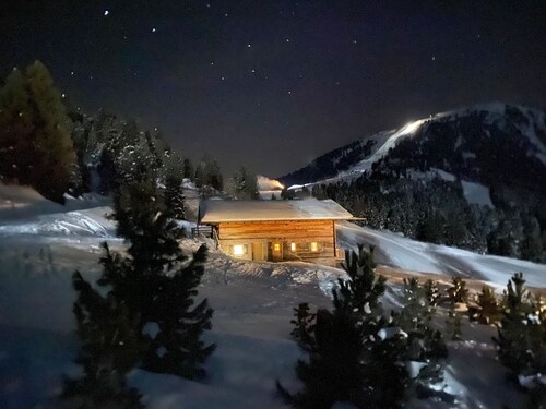 Chalet, alpine hut, ski hut in the middle of the ski area, vacation apartment