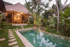 Outdoor pool - ILA Kitchen & Villa (Ubud)