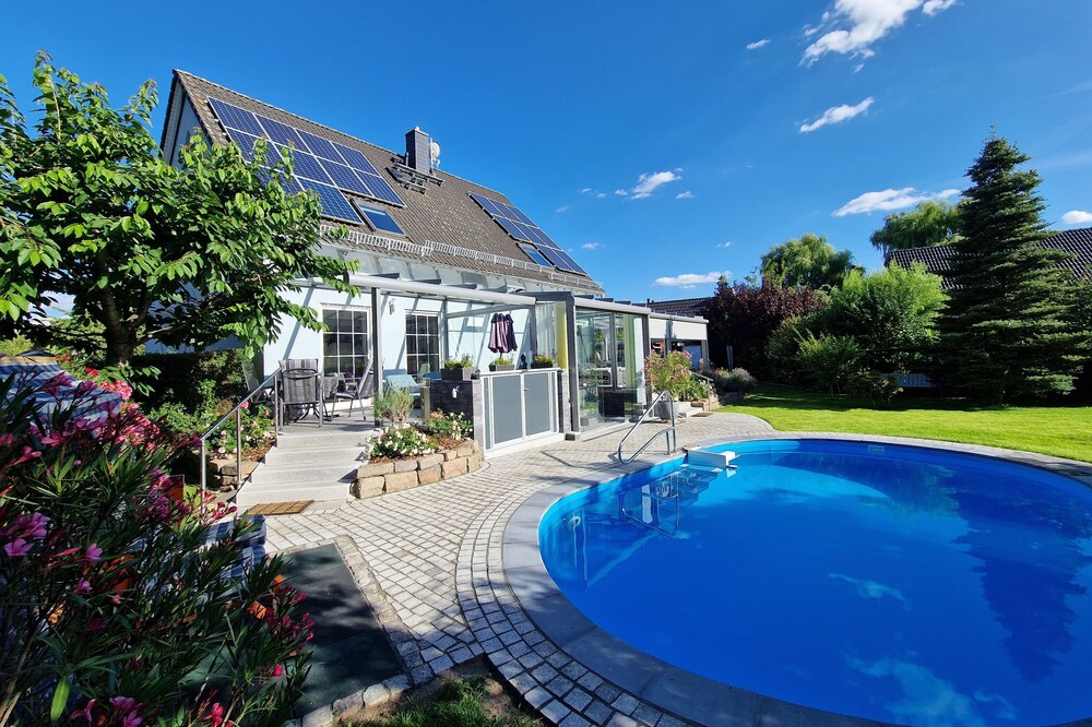 idyllic holiday apartment with pool, whirlpool and sauna near Leipzig